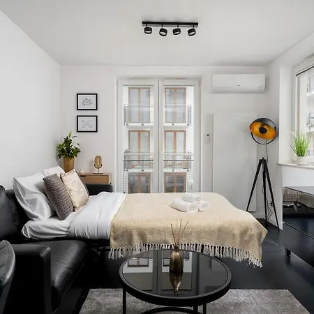 Deluxe Barcelona 55 By Bookinghost