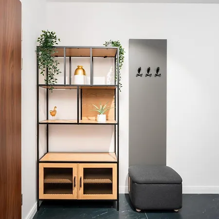 Deluxe Barcelona 55 By Bookinghost *